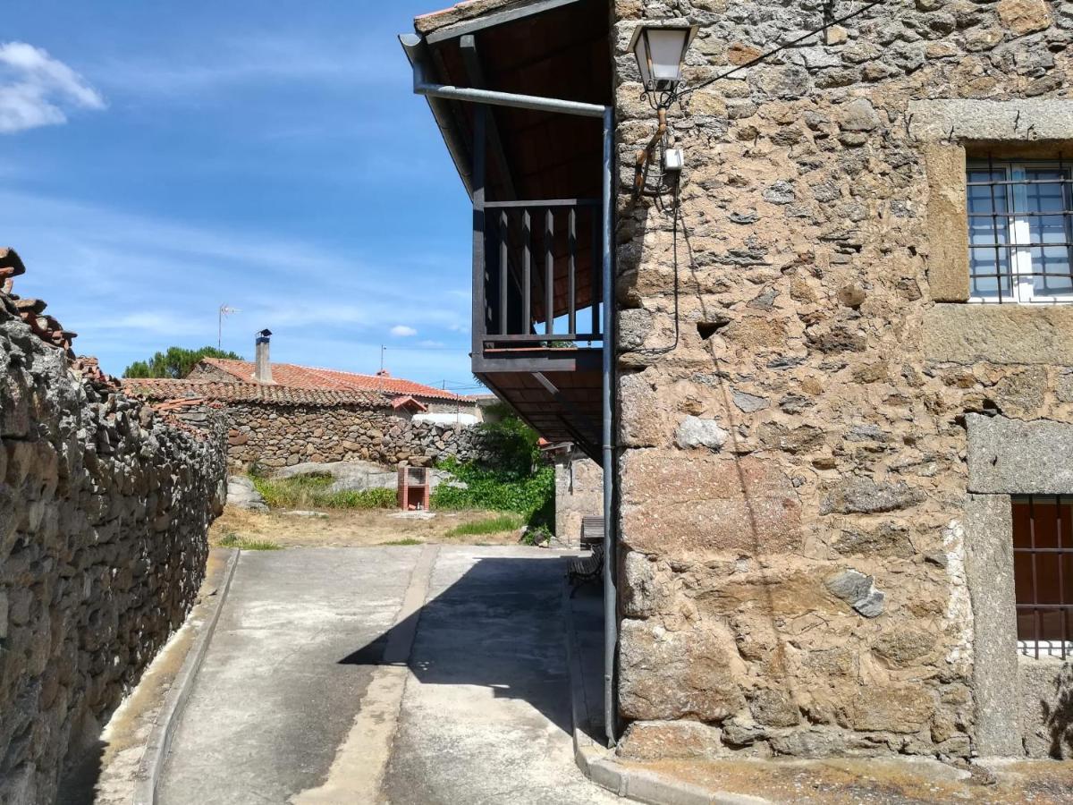 Casa Rural Valdecorneja Hoyorredondo エクステリア 写真